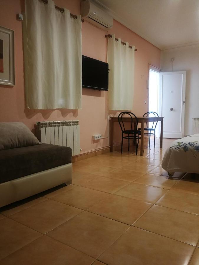Pension Navarra Madrid Exterior photo