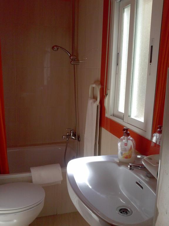 Pension Navarra Madrid Room photo